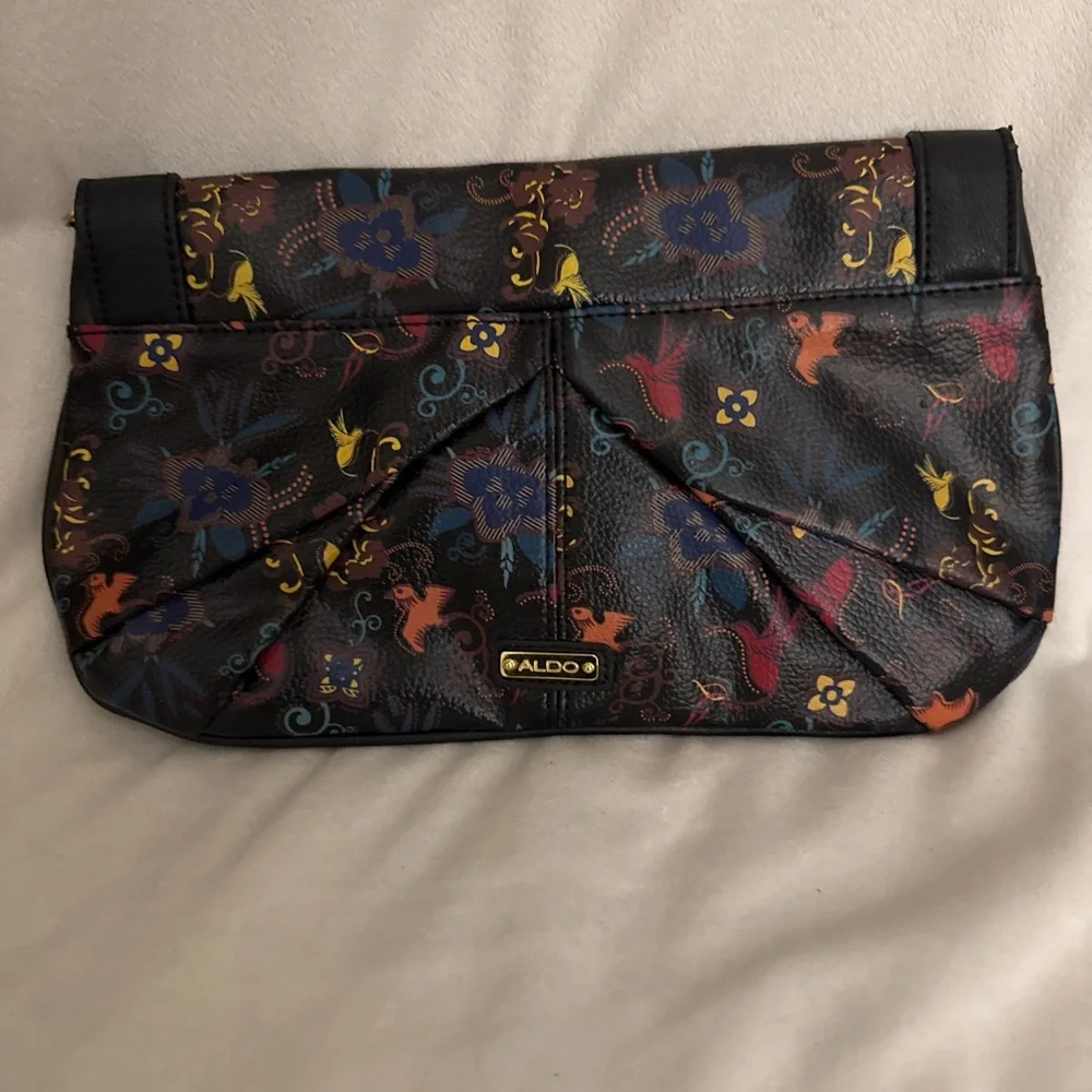 ALDO clutch